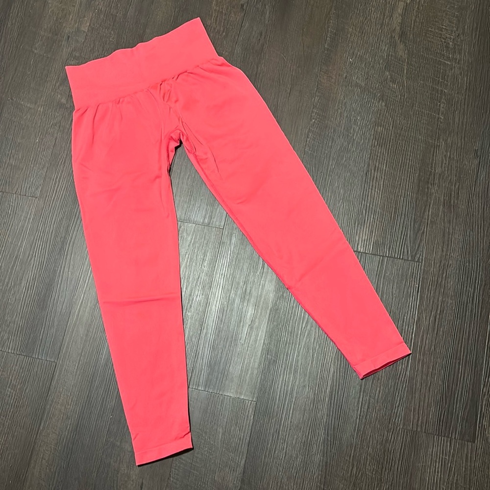 NVGTN women’s Hawaiian Pink solid seamless leggings, worn once, size medium